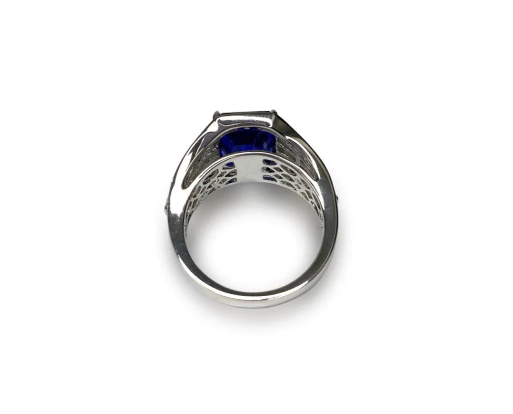 Ceylon Sapphire Emeraldcut Ring 5.47 cts
