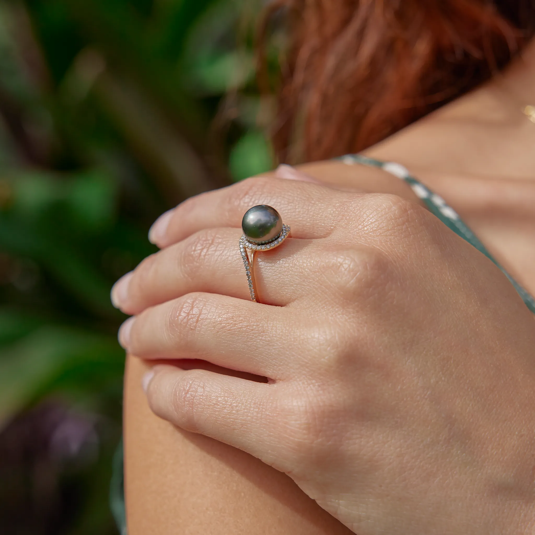 Halo Bypass Tahitian Black Pearl Ring in Gold with Diamonds - 9-10mm