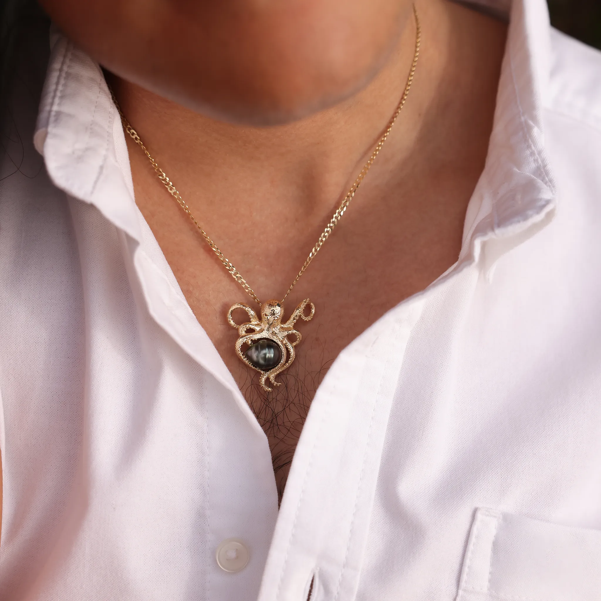 He?e (Octopus) Tahitian Black Pearl Pendant in Gold - 10-11mm