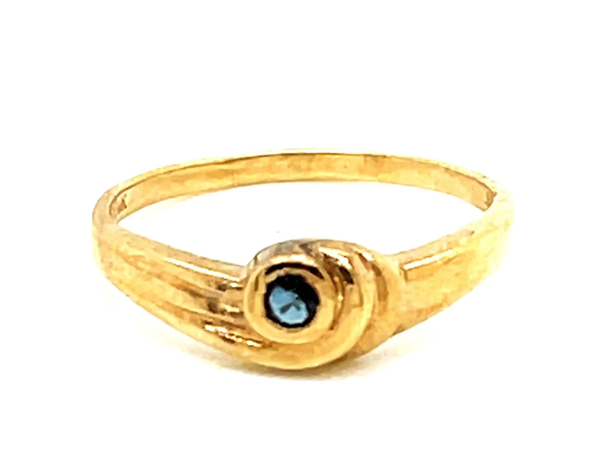 Sapphire Swirl Ring in 14k Yellow Gold